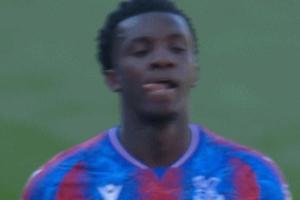 范大将军现场见证恩凯提亚登场1分钟假摔染黄 10分钟便被罚下